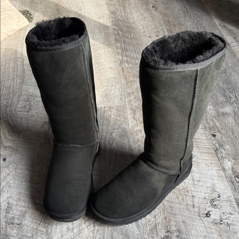 UGG Women's Black Classic Tall II